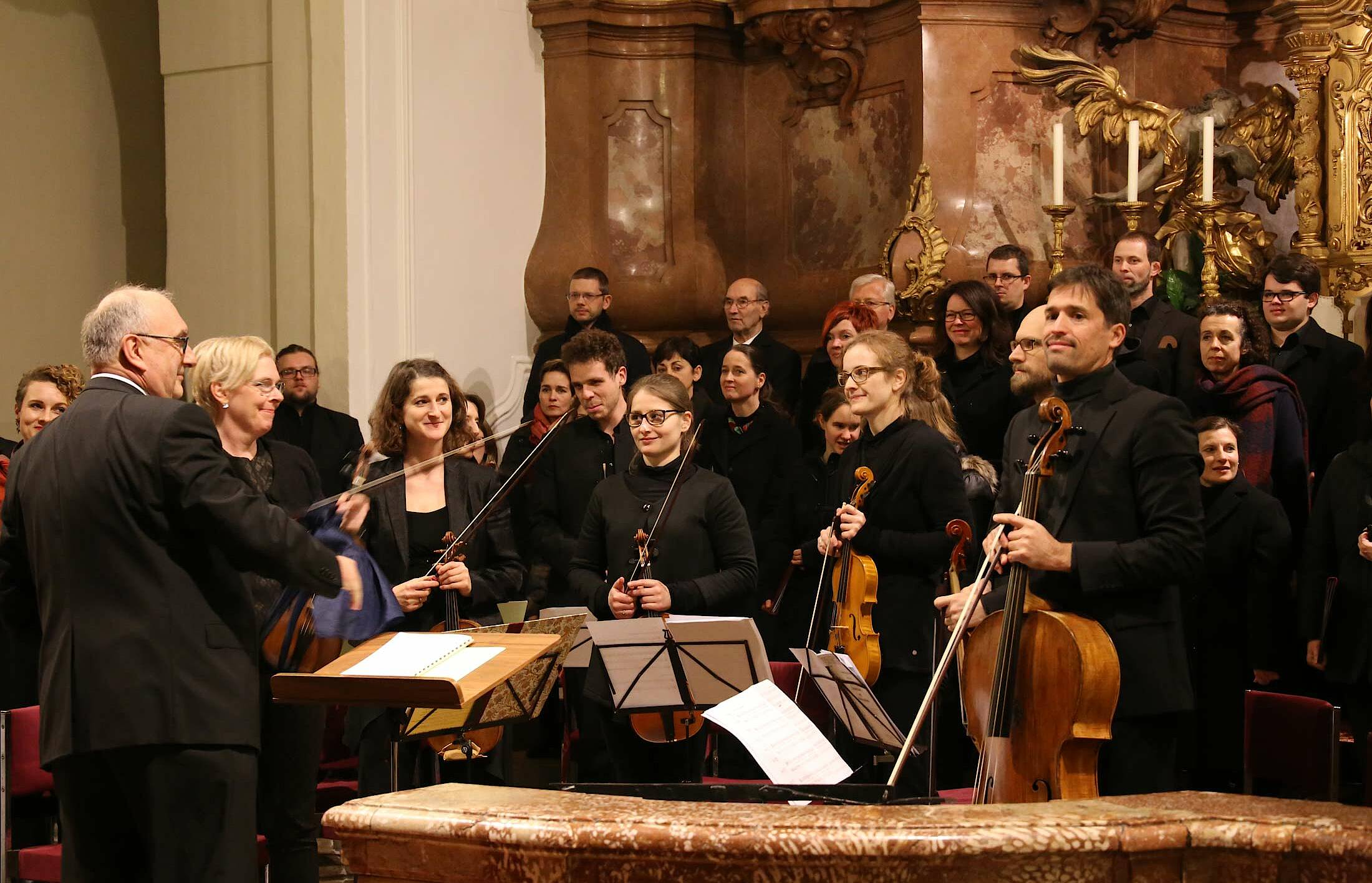 Orchester in der Kirche