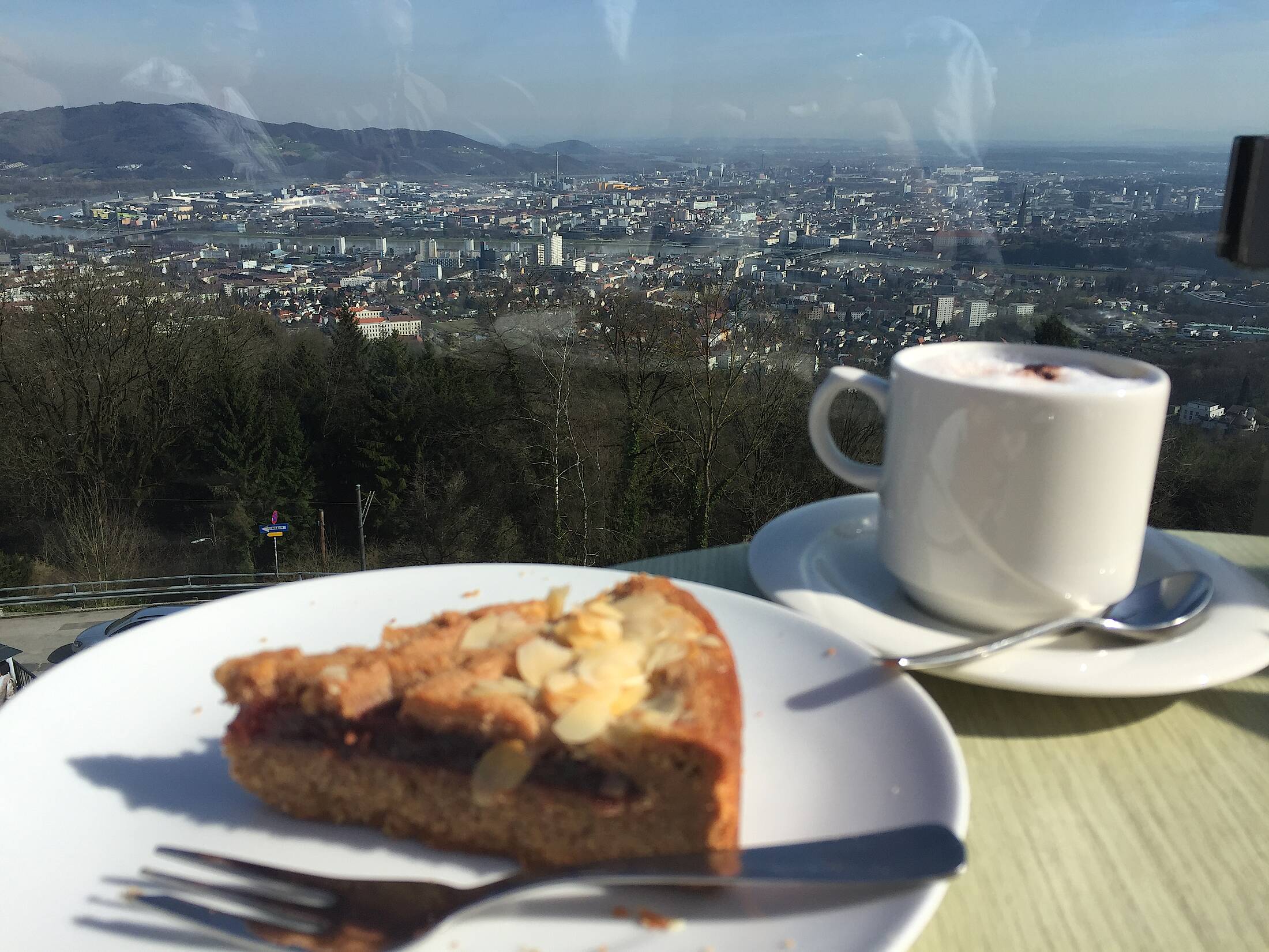 Die Linzer Torte genießt man am Pöstlingberg mit Weitblick.