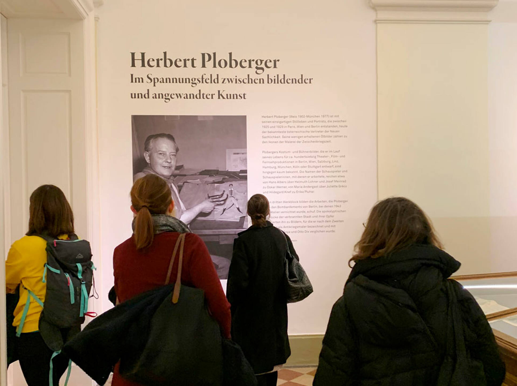 Eine spannende Ausstellung über den Linzer Textilkünstler Herbert Plobgerger